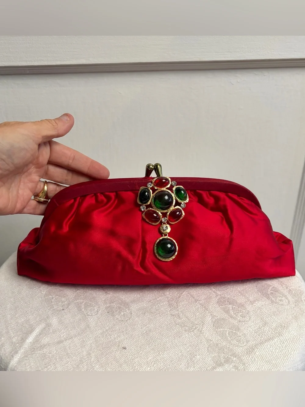 VTG Silk Evening Kisslock Clutch w/ added Jewel Accent, red/green, 10.5x5.5